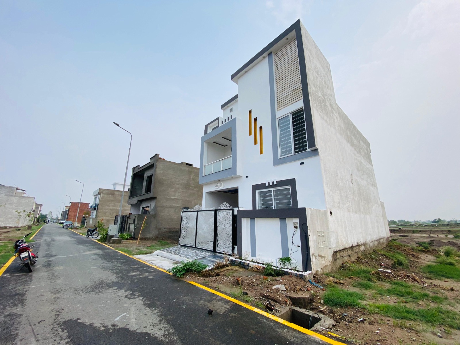 Modern 5 Marla Brand-New House-4 Bed Luxury for sale in Platinum Block