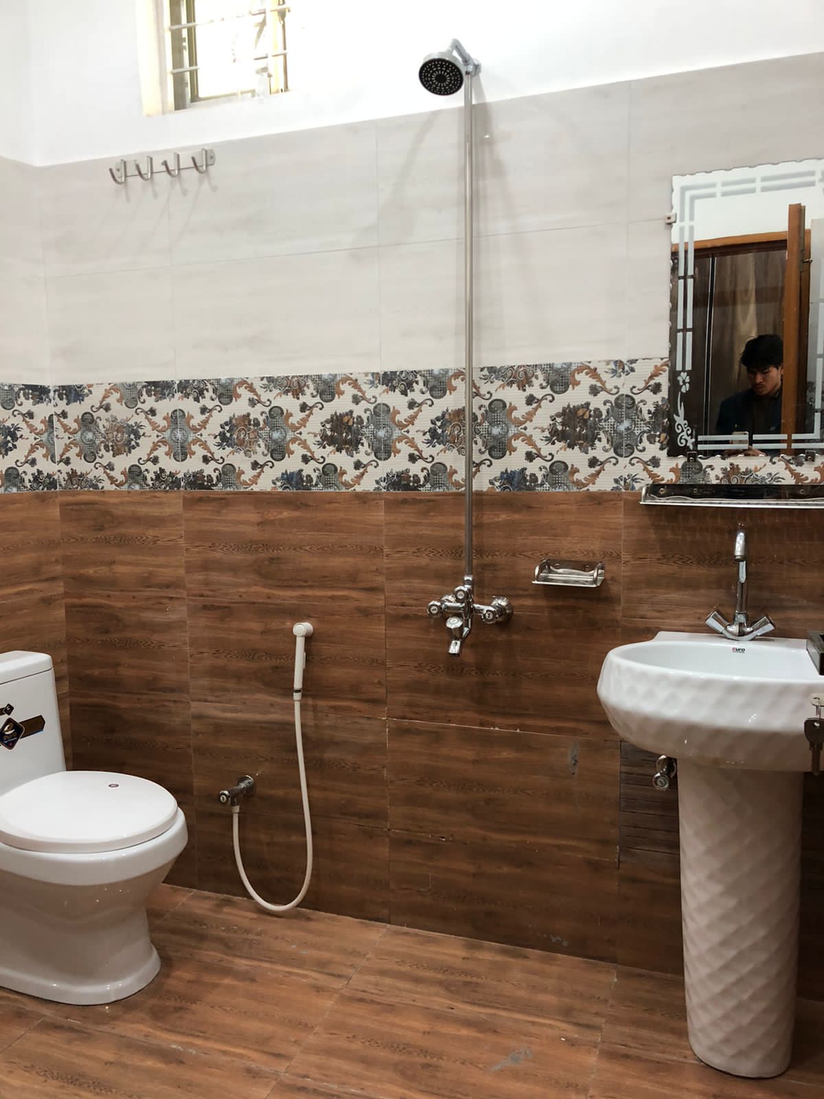 9 Marla Corner House for Sale in Platinum Block, Lahore