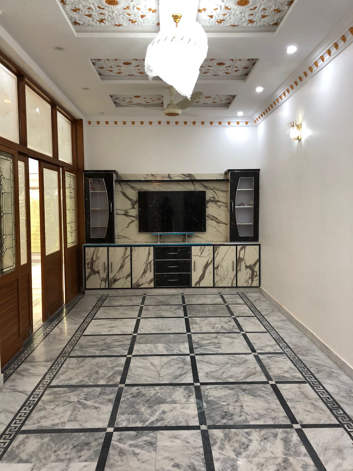 9 Marla Corner House for Sale in Platinum Block, Lahore